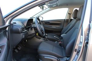 Hyundai i20 1.2 interior 2020 (21)