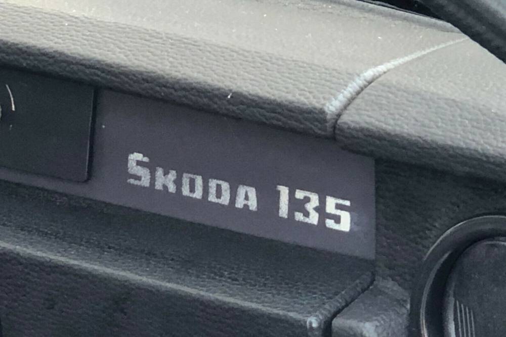 https://autogreeknews.gr/wp-content/uploads/2021/01/Skoda_135_GL_1988_pekna_prodej_09.jpg