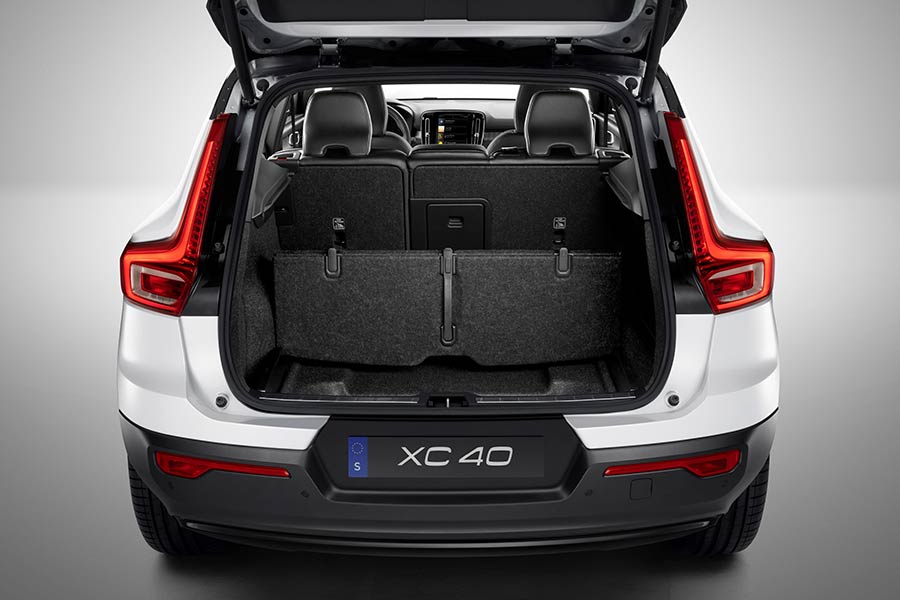 https://autogreeknews.gr/wp-content/uploads/2021/01/Volvo-XC40-2.jpg