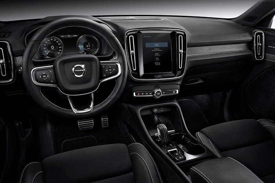 https://autogreeknews.gr/wp-content/uploads/2021/01/Volvo-XC40-3.jpg