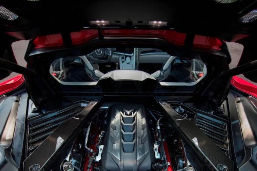 https://autogreeknews.gr/wp-content/uploads/2021/01/corvette-c8-engine-cover.jpg