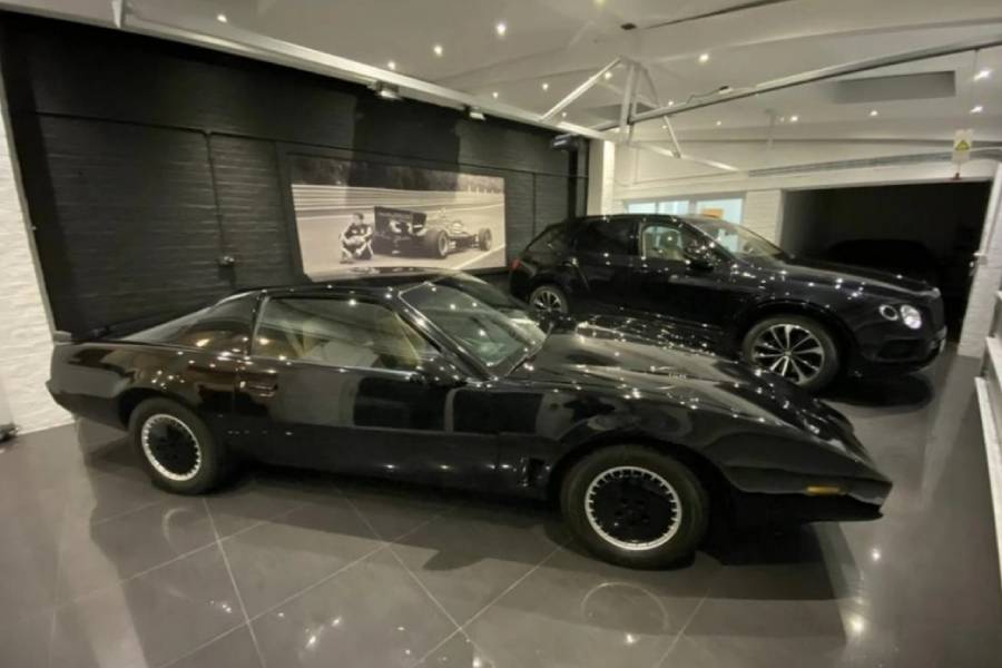 https://autogreeknews.gr/wp-content/uploads/2021/01/david-hasselhoffs-kitt-2.jpg