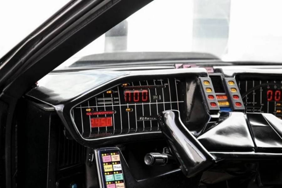 https://autogreeknews.gr/wp-content/uploads/2021/01/david-hasselhoffs-kitt-3.jpg