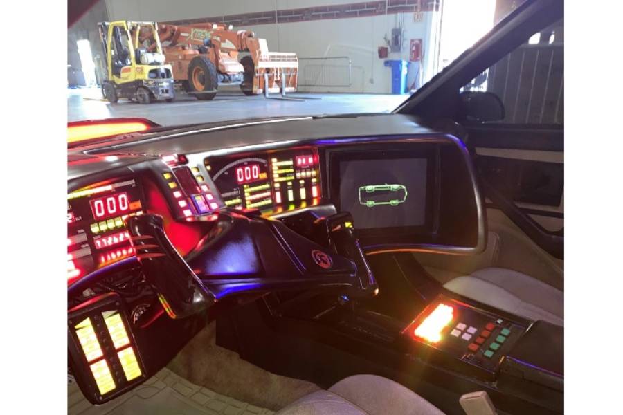 https://autogreeknews.gr/wp-content/uploads/2021/01/david-hasselhoffs-kitt-6.jpg