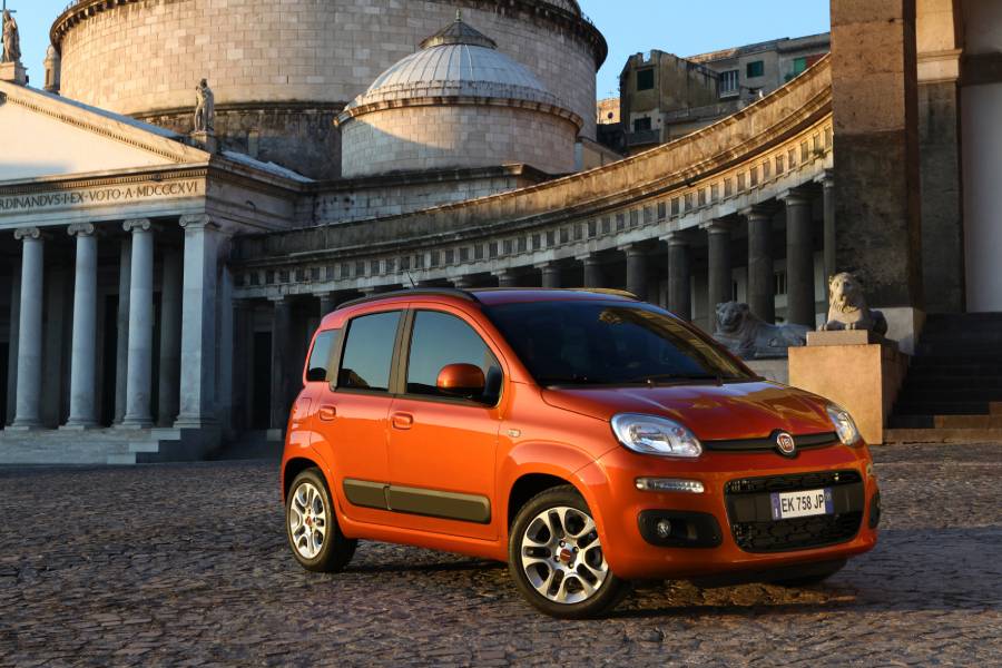 https://autogreeknews.gr/wp-content/uploads/2021/01/fiat-panda-in-rome.jpg