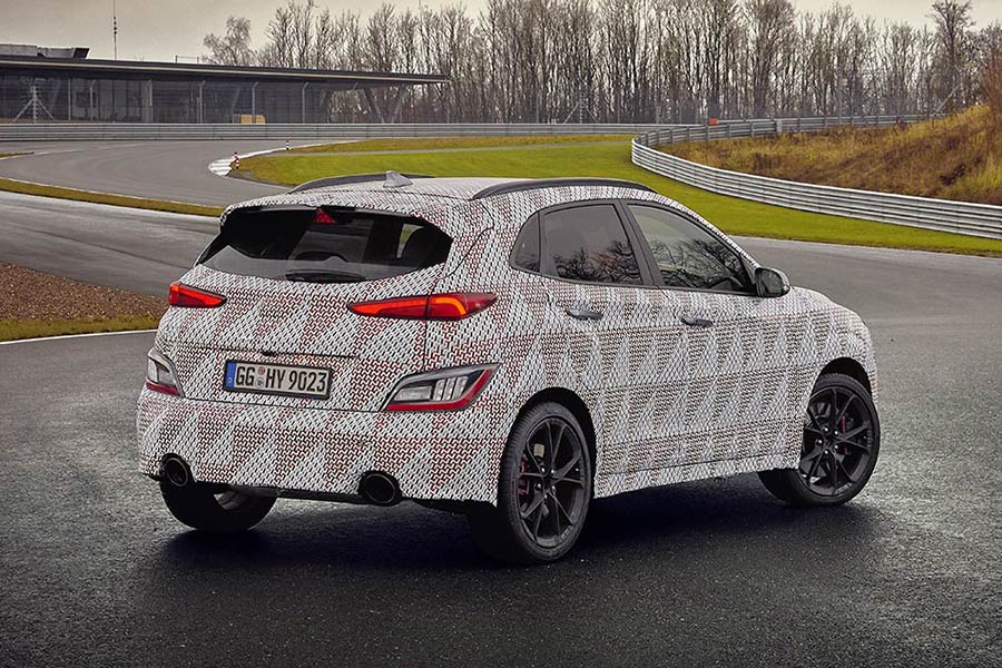 https://autogreeknews.gr/wp-content/uploads/2021/01/hyundai-kona-n-prototype-teaser-04.jpg