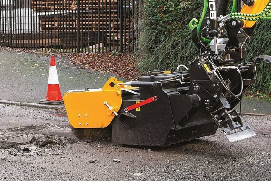 https://autogreeknews.gr/wp-content/uploads/2021/01/jcb-pothole-pro-3.jpg