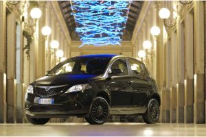lancia-ypsilon-black-and-noir