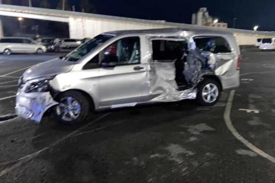 https://autogreeknews.gr/wp-content/uploads/2021/01/mercedes-wrecked-by-ex-employee-2.jpg