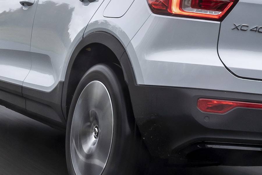 https://autogreeknews.gr/wp-content/uploads/2021/01/volvo-xc40-wheel-arches-2.jpg