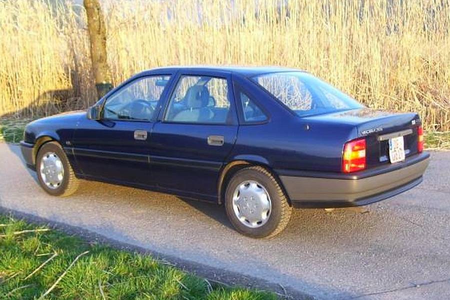 https://autogreeknews.gr/wp-content/uploads/2021/02/1990-opel-vectra-for-sale-3.jpg