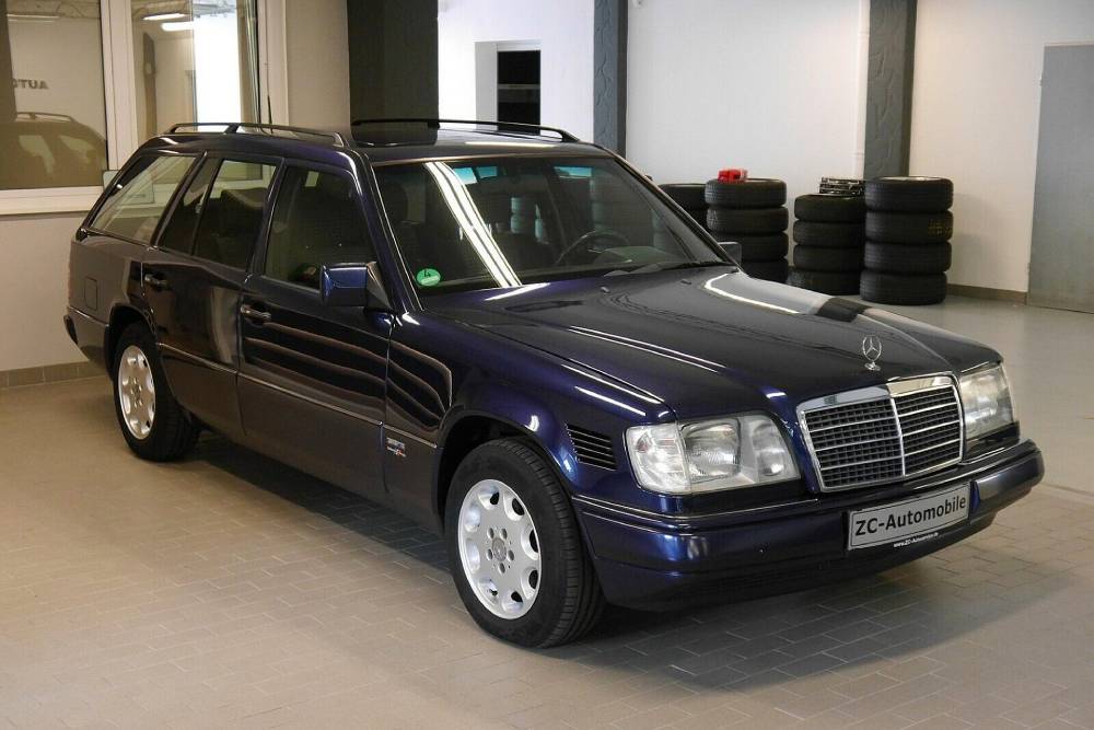 https://autogreeknews.gr/wp-content/uploads/2021/02/1994-mercedes-t124-for-sale-2.jpg