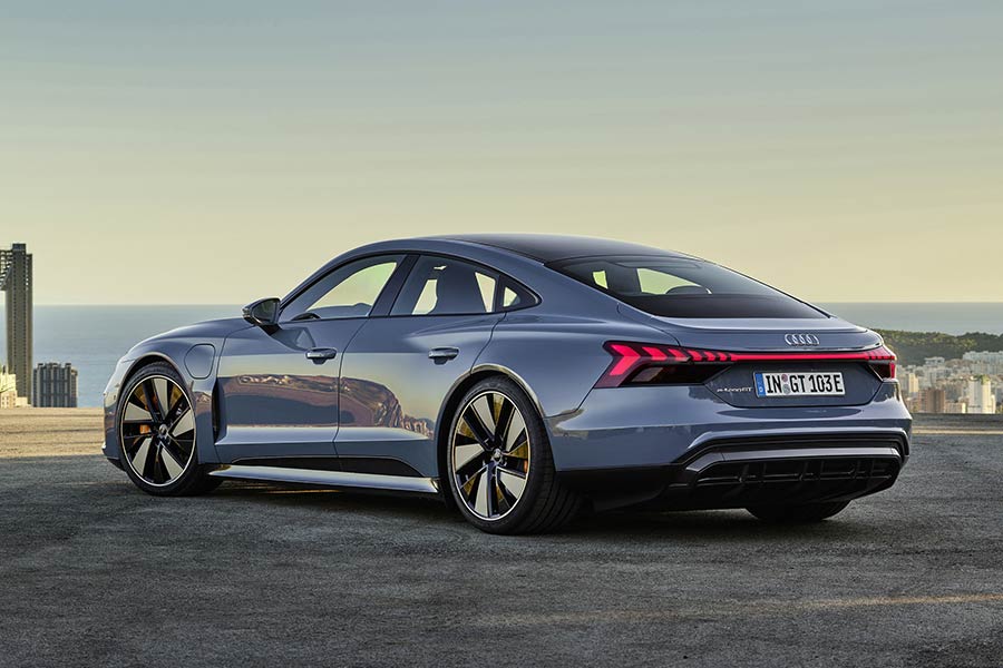 https://autogreeknews.gr/wp-content/uploads/2021/02/Audi-e-tron-GT-3.jpg