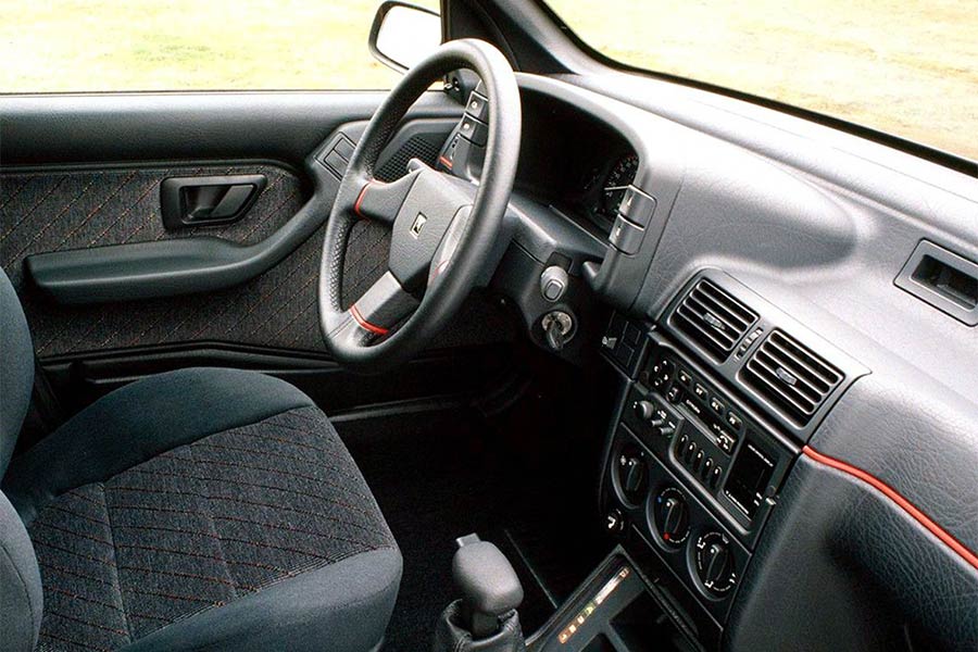 Ποιο αυτοκίνητο είχε ένα ηλεκτρικό καθρέπτη;