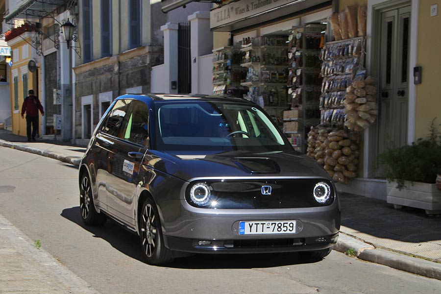 https://autogreeknews.gr/wp-content/uploads/2021/02/Honda-e-3.jpg