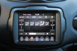 Jeep-Renegade-4xe-(12)