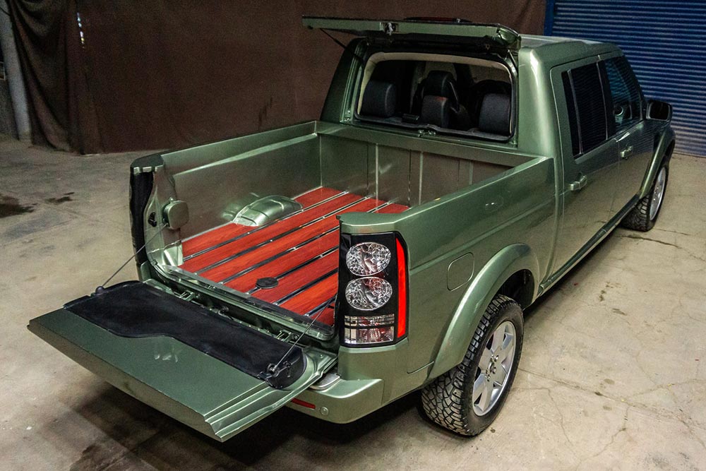 Land Rover Discovery για κοστουμάτους αγρότες