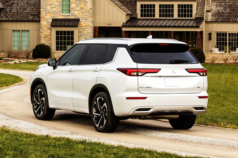 https://autogreeknews.gr/wp-content/uploads/2021/02/Mitsubishi-Outlander-2021-15.jpg
