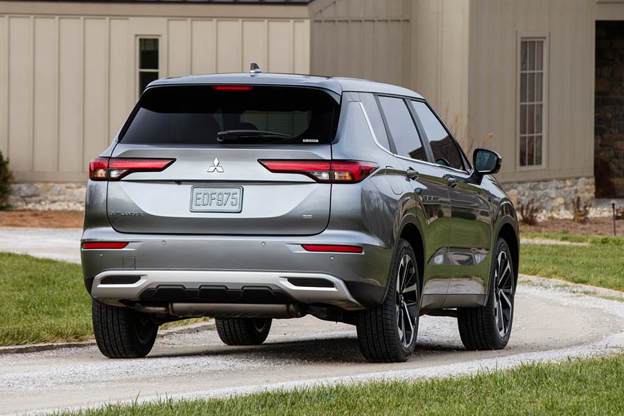 https://autogreeknews.gr/wp-content/uploads/2021/02/Mitsubishi-Outlander-2021-17.jpg