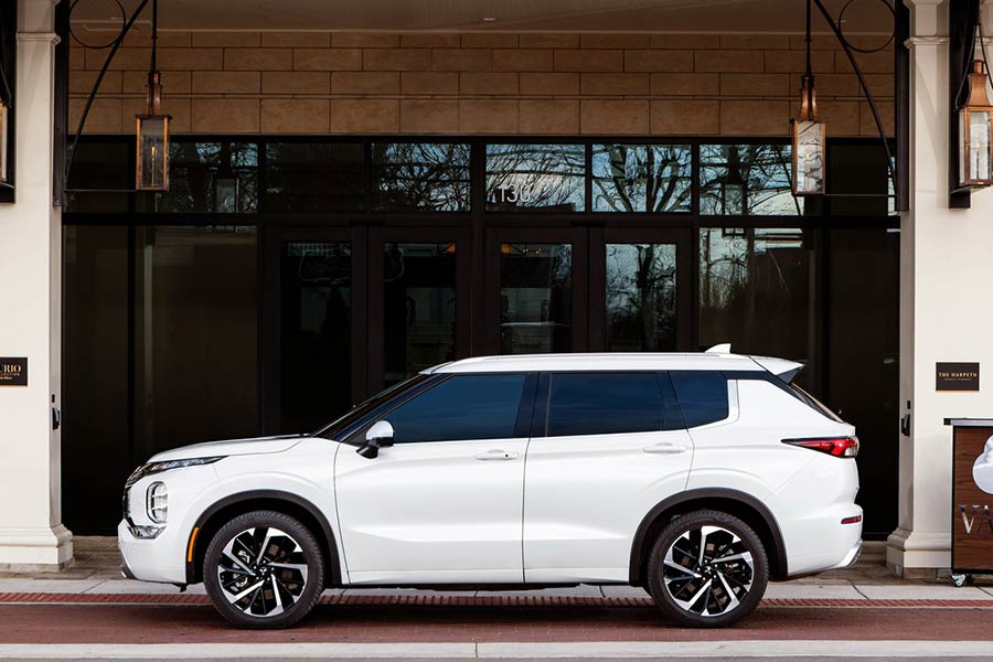 https://autogreeknews.gr/wp-content/uploads/2021/02/Mitsubishi-Outlander-2021-2.jpg