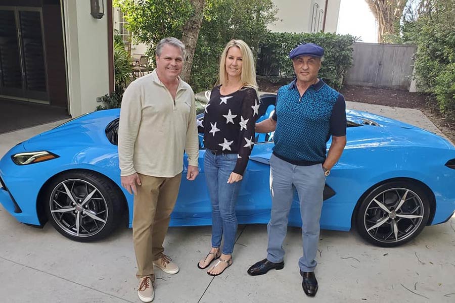 https://autogreeknews.gr/wp-content/uploads/2021/02/Sylvester-Stallone-C8-Corvette-1.jpg