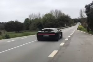 bugatti chiron 373 kmh flyby