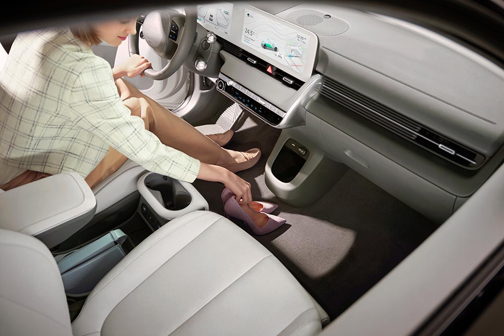 https://autogreeknews.gr/wp-content/uploads/2021/02/hyundai-ioniq-5-launch-interior-04.jpg