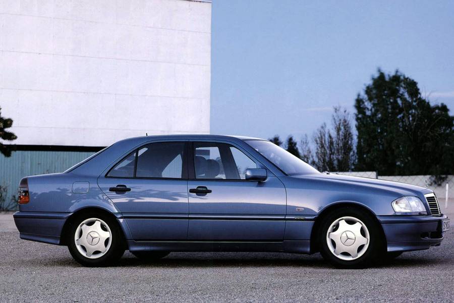 https://autogreeknews.gr/wp-content/uploads/2021/02/mercedes-benz_c-klasse_sedan_22.jpg