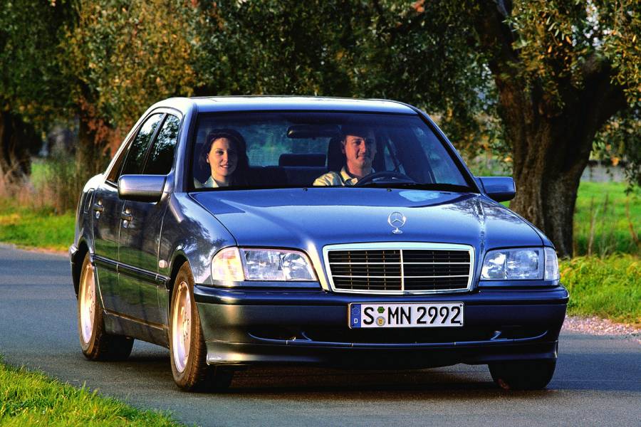 https://autogreeknews.gr/wp-content/uploads/2021/02/mercedes-benz_c_230_kompressor_7.jpg