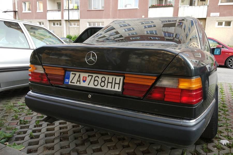 https://autogreeknews.gr/wp-content/uploads/2021/02/mercedes-w124-heckblende.jpg
