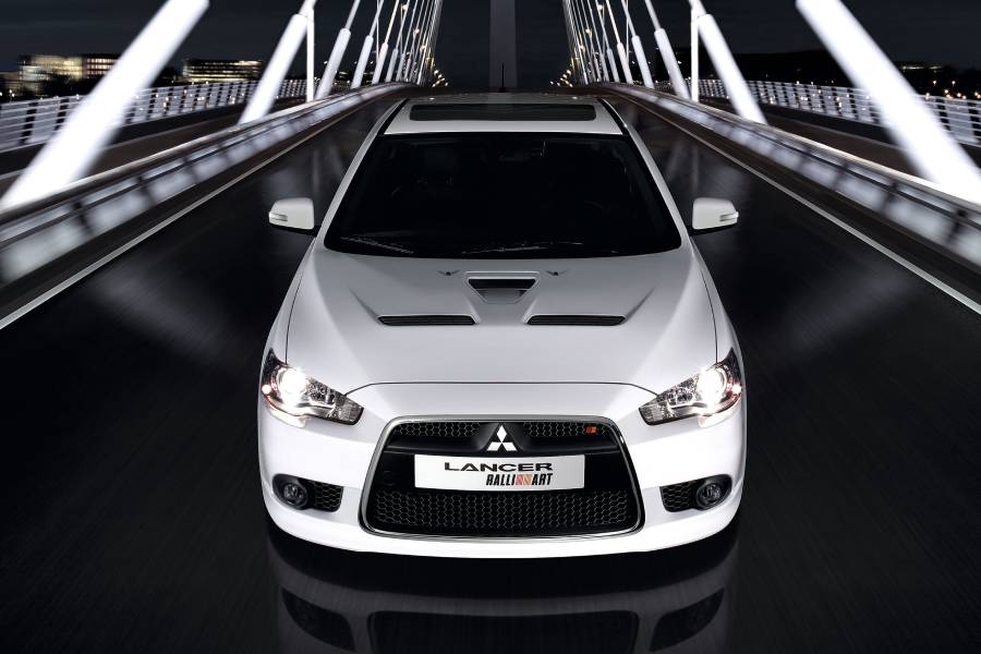 https://autogreeknews.gr/wp-content/uploads/2021/02/mitsubishi_lancer_sportback_ralliart_50.jpg