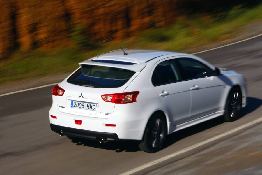 https://autogreeknews.gr/wp-content/uploads/2021/02/mitsubishi_lancer_sportback_ralliart_8.jpg