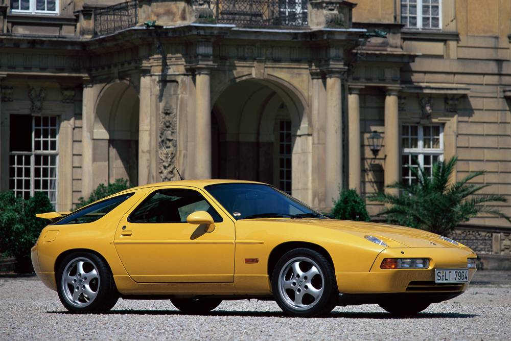 https://autogreeknews.gr/wp-content/uploads/2021/02/the-innovative-porsche-928-11.jpg