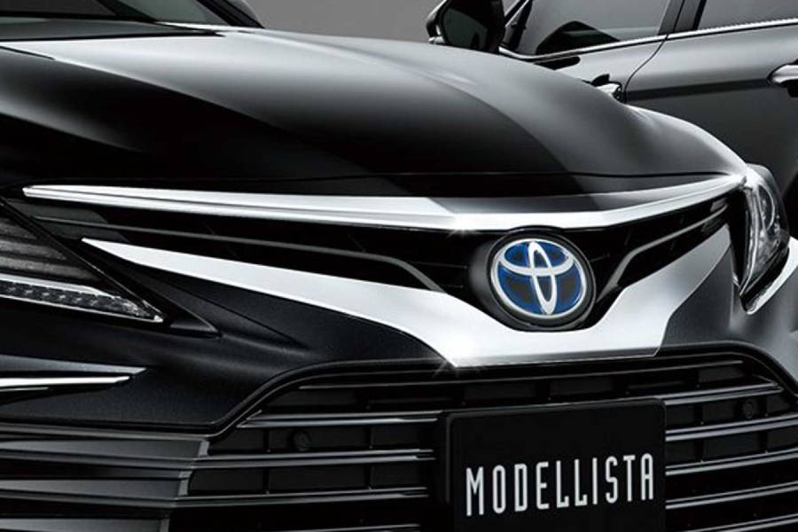 https://autogreeknews.gr/wp-content/uploads/2021/02/toyota-camry-modellista-black-nose.jpg