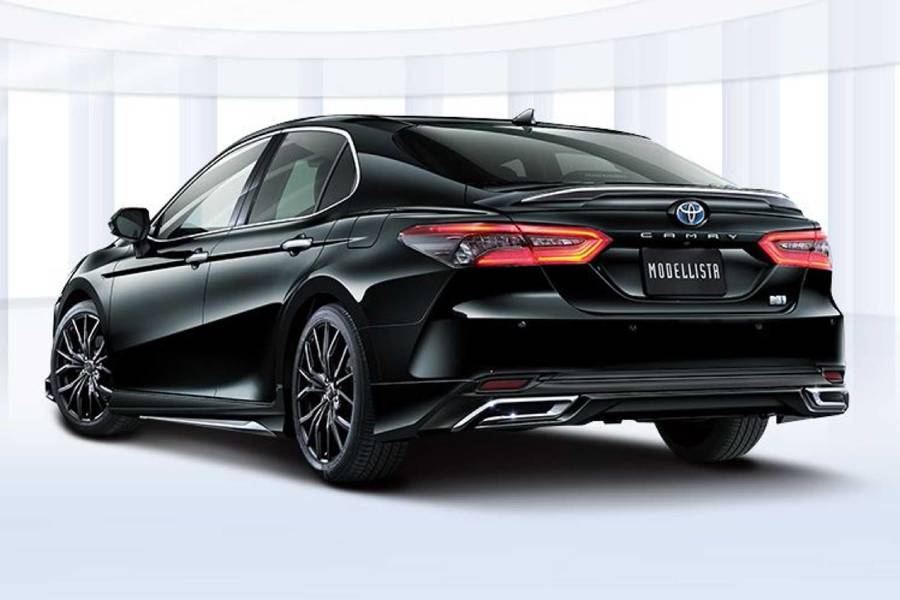 https://autogreeknews.gr/wp-content/uploads/2021/02/toyota-camry-modellista-black-rear-three-quarters.jpg