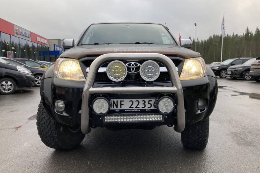 https://autogreeknews.gr/wp-content/uploads/2021/02/toyota-hilux-arctic-trucks-for-sale-5.jpg