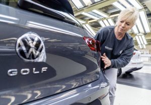 vw wolfsburg assembly line 4