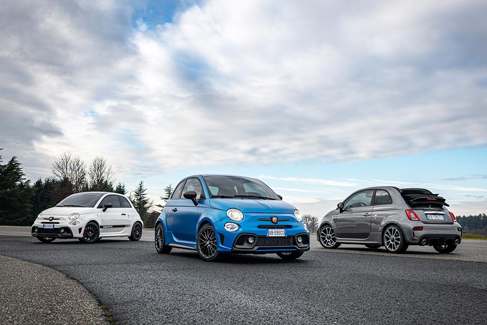 https://autogreeknews.gr/wp-content/uploads/2021/03/01_New-Abarth-595-range.jpg