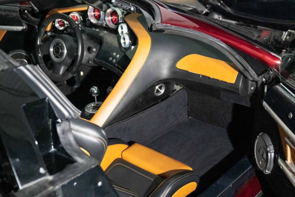 https://autogreeknews.gr/wp-content/uploads/2021/03/2014-falcon-f7-for-sale-interior-2.jpg