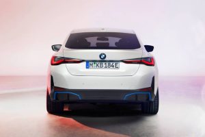 2022-BMW-i4-EV-11