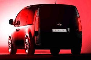 2022-hyundai-staria-mpv-000