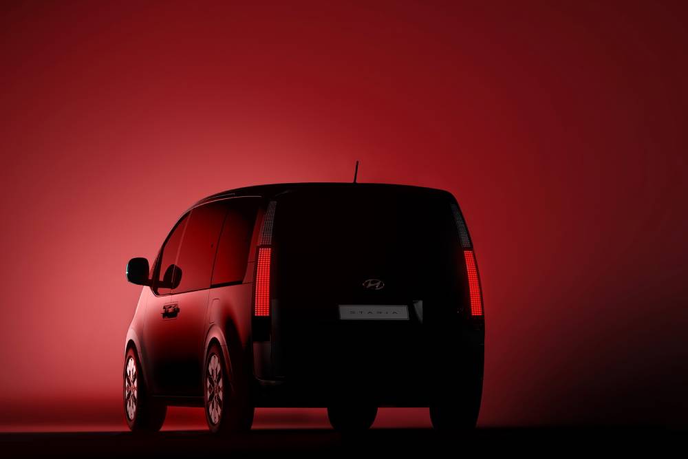 https://autogreeknews.gr/wp-content/uploads/2021/03/2022-hyundai-staria-mpv-4.jpg