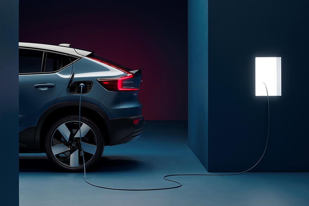 https://autogreeknews.gr/wp-content/uploads/2021/03/277612_Volvo_C40_Recharge_Studio.jpg