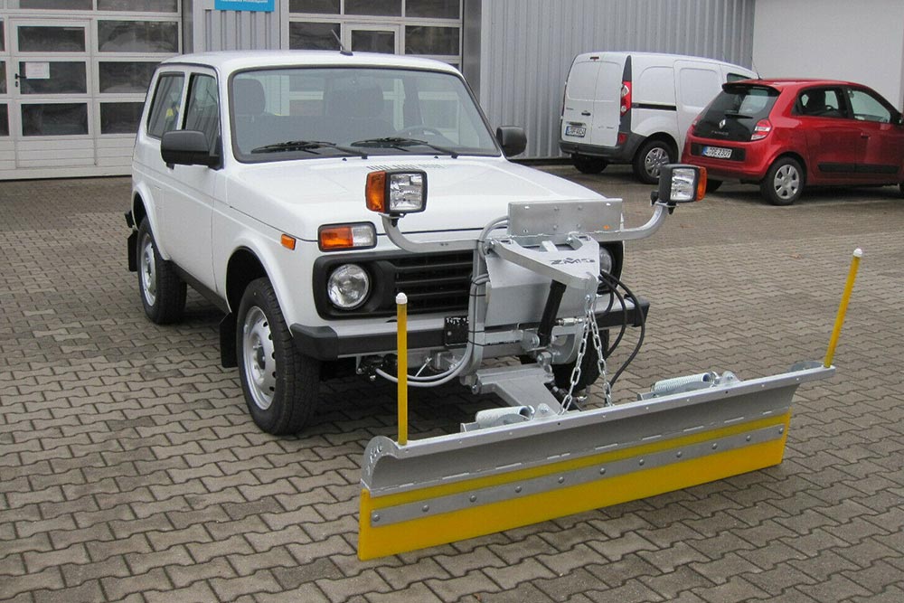 https://autogreeknews.gr/wp-content/uploads/2021/03/Lada-Niva-snow-plow-1.jpg