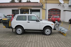 Lada-Niva-snow-plow-(2)