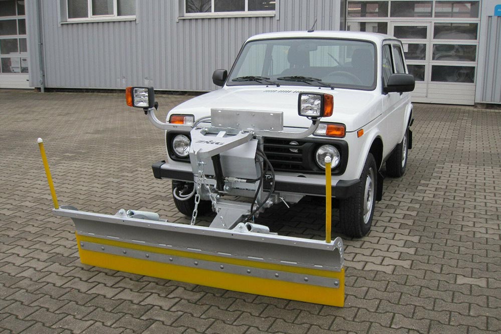 https://autogreeknews.gr/wp-content/uploads/2021/03/Lada-Niva-snow-plow-8.jpg