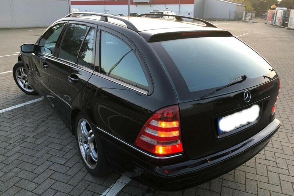 https://autogreeknews.gr/wp-content/uploads/2021/03/Mercedes-C200-CDI-2005-7.jpg