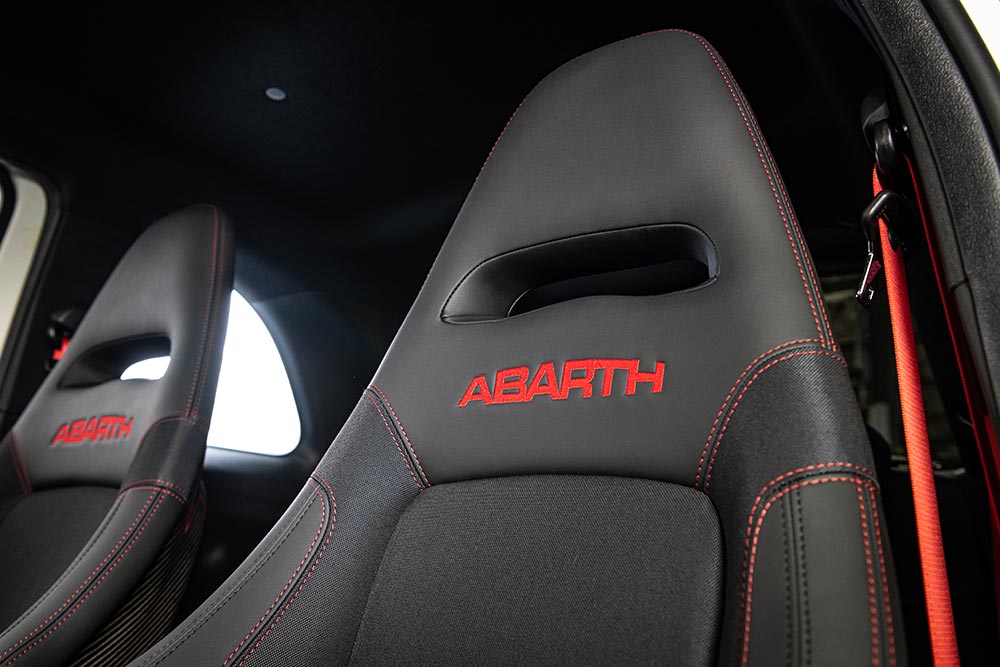 https://autogreeknews.gr/wp-content/uploads/2021/03/New-Abarth-595-Esseesse-10.jpg