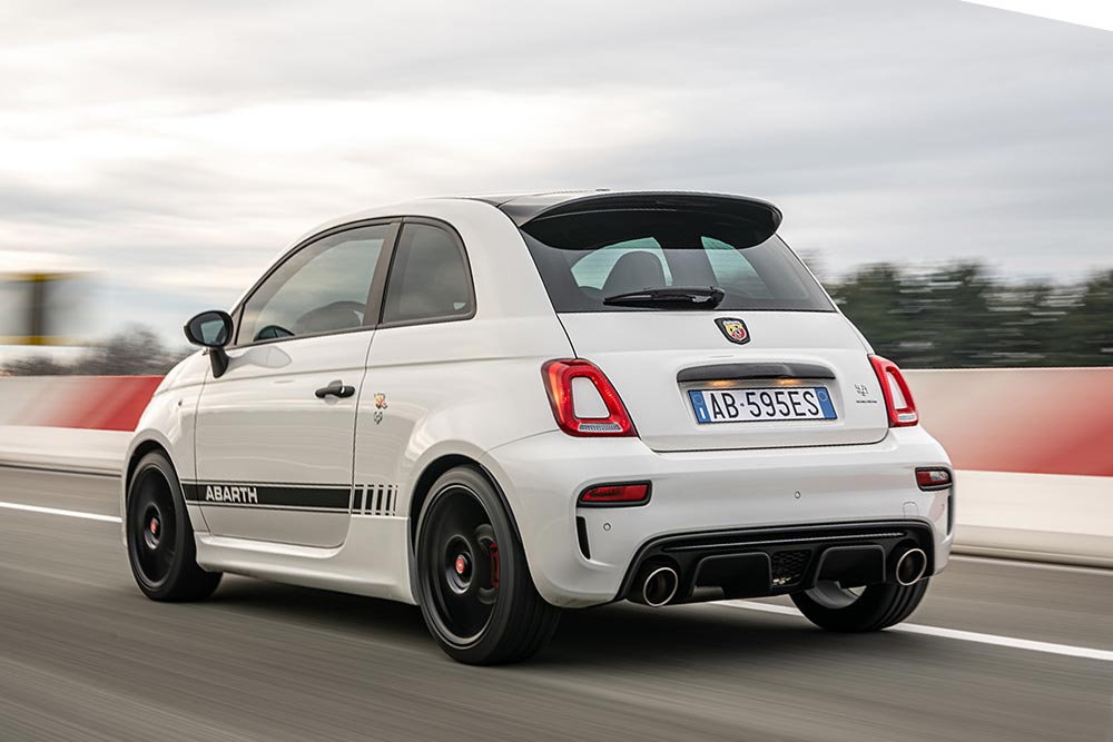 https://autogreeknews.gr/wp-content/uploads/2021/03/New-Abarth-595-Esseesse-2.jpg