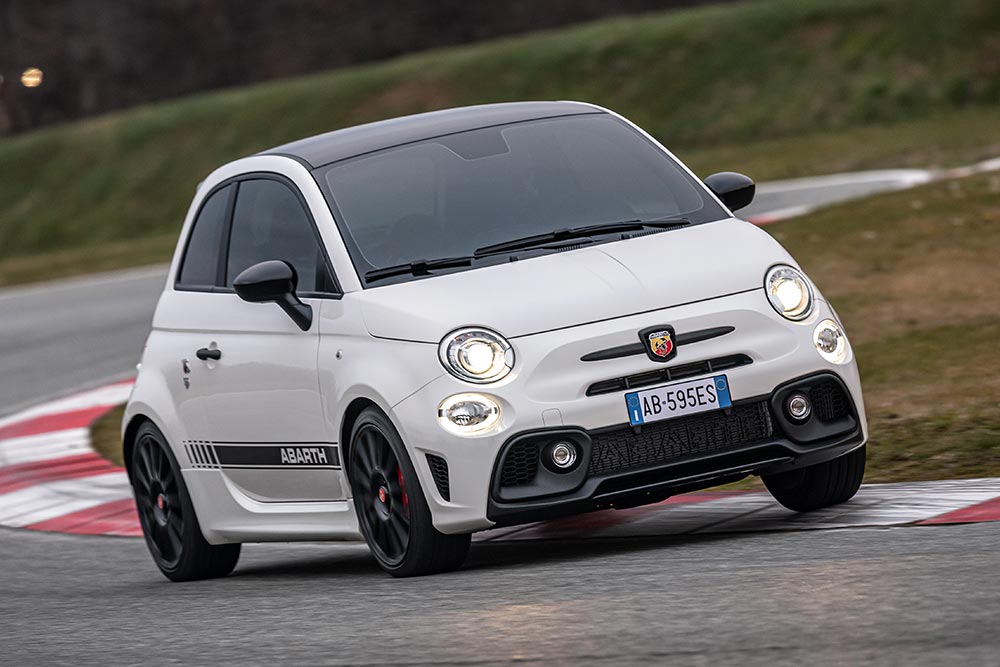 https://autogreeknews.gr/wp-content/uploads/2021/03/New-Abarth-595-Esseesse-8.jpg